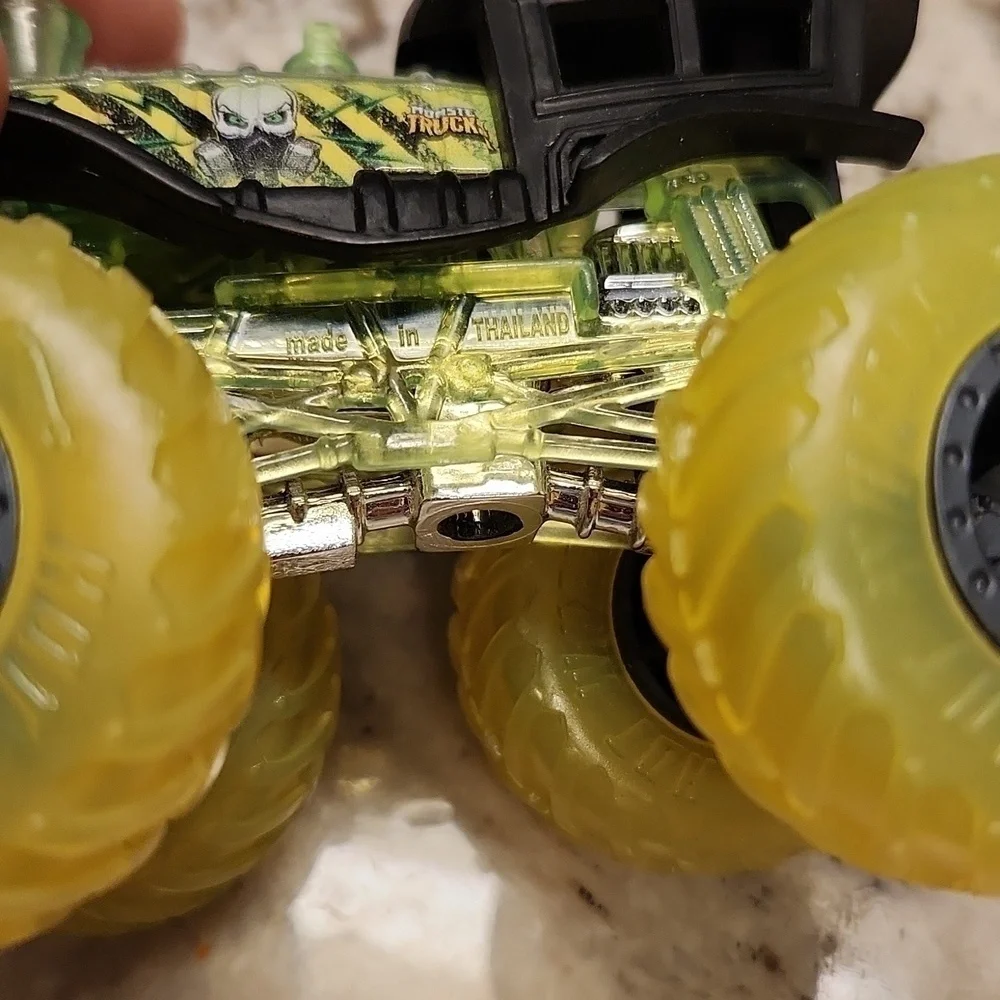 Loco Punk 4x4 monster truck 1:64 SCALE Mattel